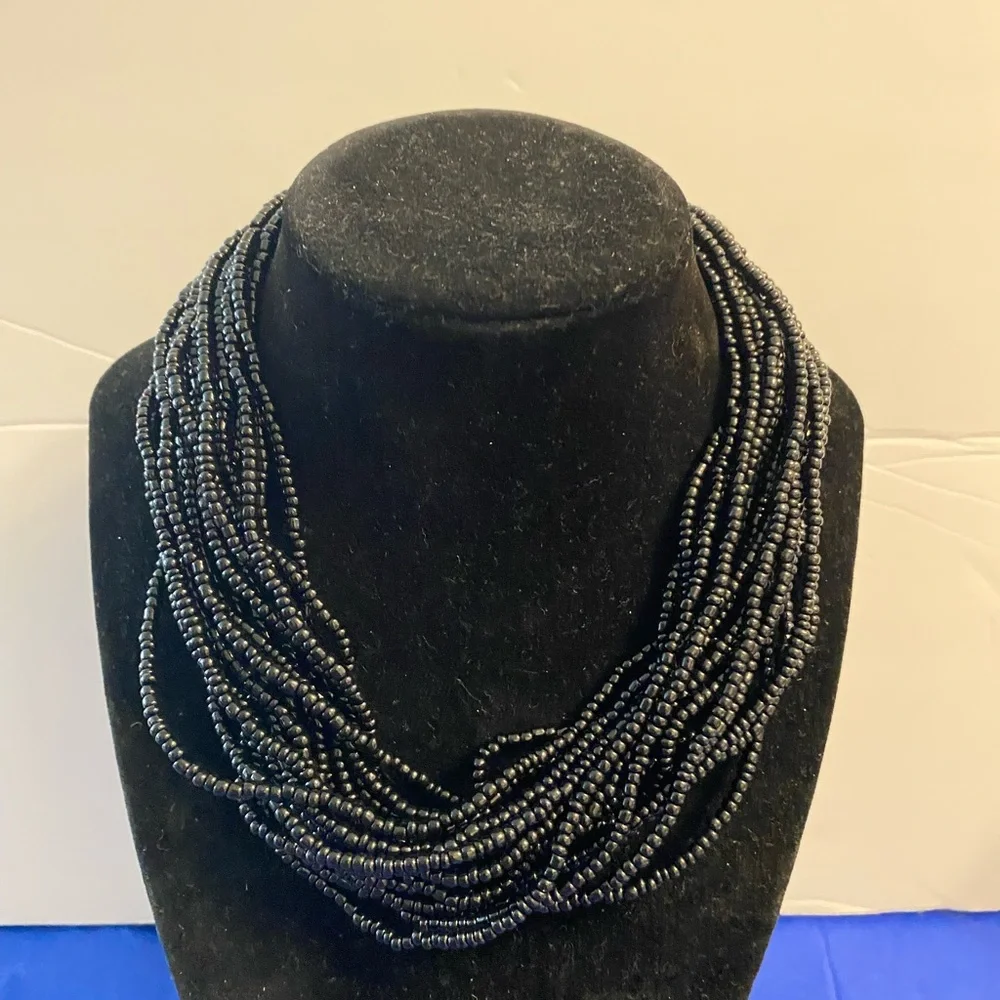 Elegant Black Beaded Necklace - Picture 10 of 12